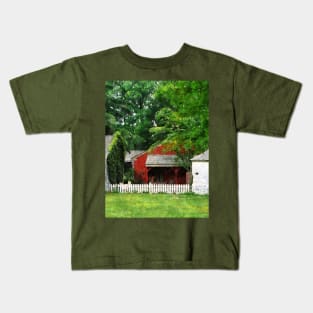 Farms - Red Farm Shed Kids T-Shirt